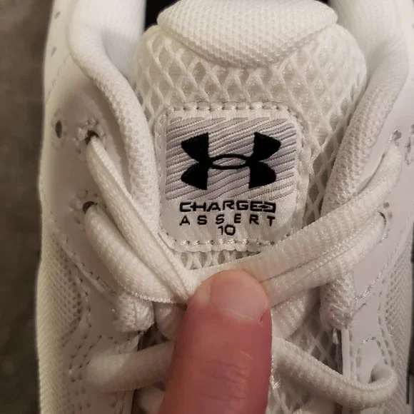 NEW Under Armour Charged Assert 10 3026175-104 Men's Wht/Blk Size 9.5 Shoes - Picture 5 of 9